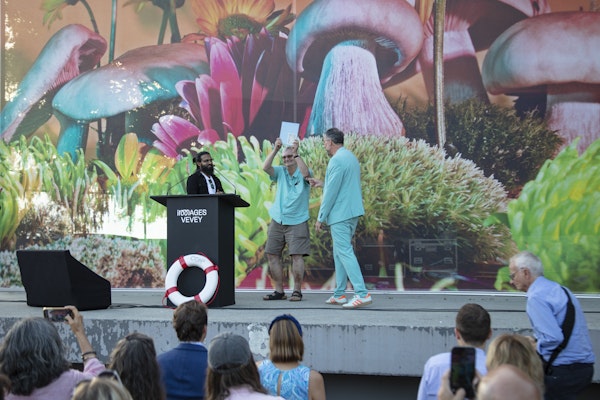 Debsuddha (winner of the Images Vevey Book Award 2023/2024), Martin Parr (Debsuddha’s mentor) and Stefano Stoll (Director of Images Vevey) during the prize ceremony of the Grand Prix Images Vevey 2023/2024